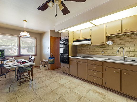 4th image of 39 Arapaho Dr