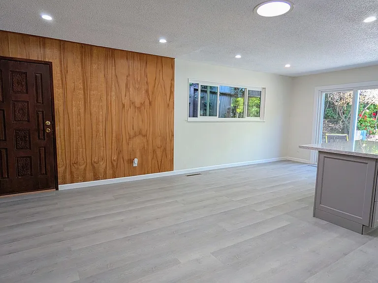1702 Walnut St — Photo 4
