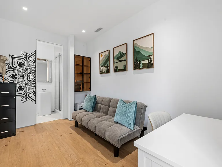 101 Montauk Blvd — Photo 25