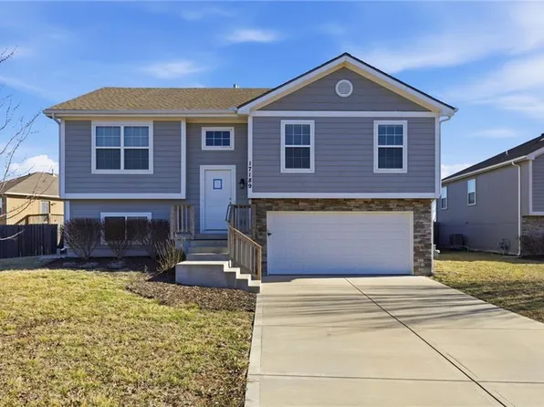 17189 Pratt St, Gardner, KS 66030