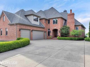 38277 Huron Pointe Dr, Harrison Township, MI