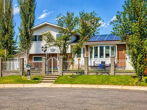 204 S Whiteview Close NE, Calgary, AB T1Y 1R3