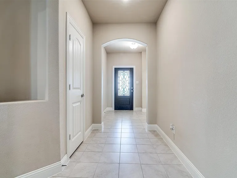 16308 E Harwood Dr — Photo 2