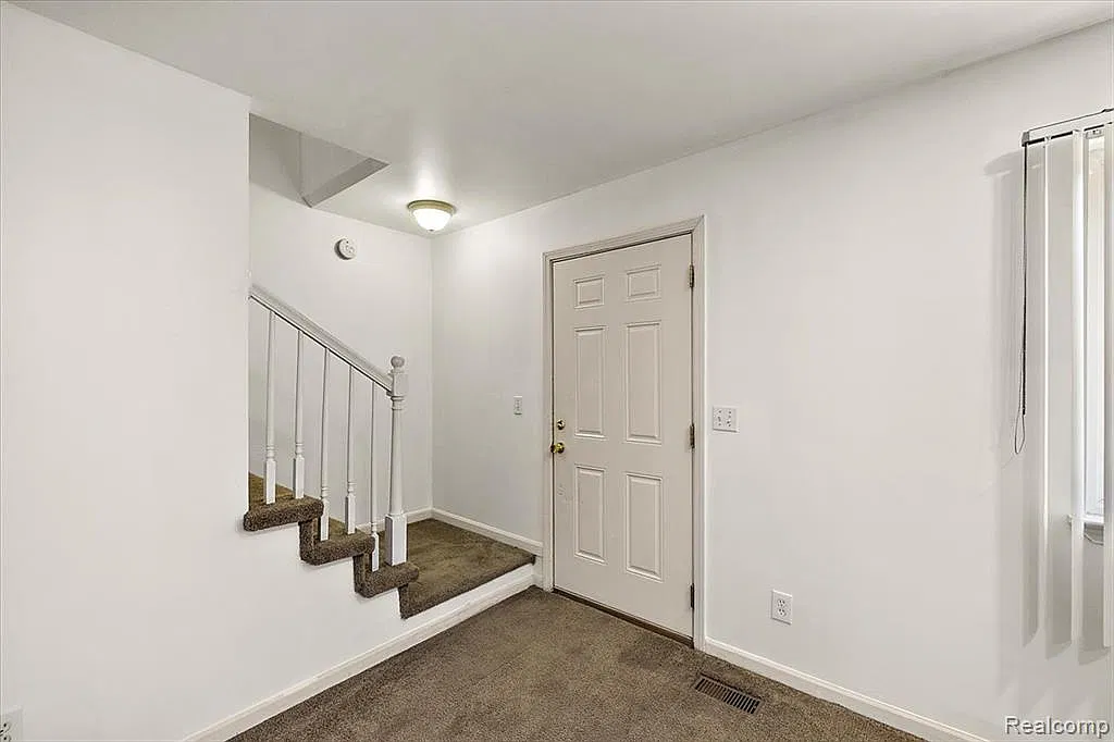 2 bed, 1.5 bath, 1012 sqft, $1,700 — Photo 2