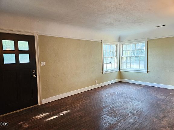 4th image of 4688 Thompson Ave