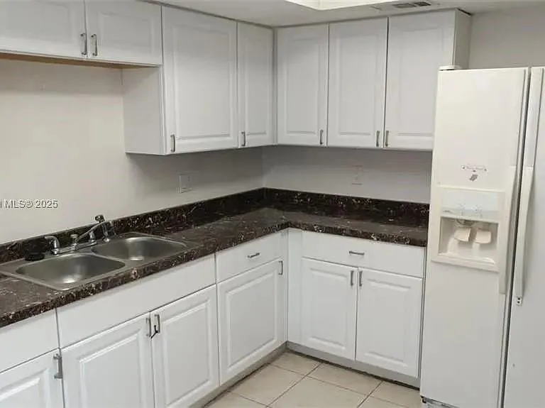 2524 Congress St #4 — Photo 9