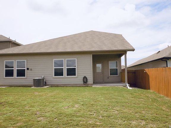 3rd image of 828 BAHIA PL