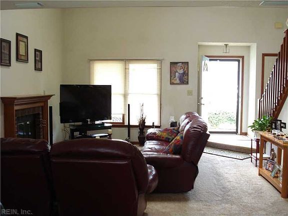 3rd image of 2104 Finsbury Cir