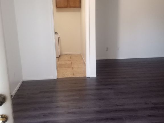 4th image of 10237 Oakwood Ave