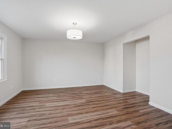 5th image of 856 Martin Ave