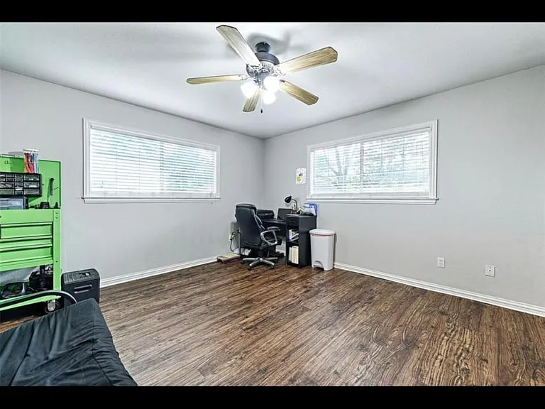 2101 Lisa Cir — Photo 9