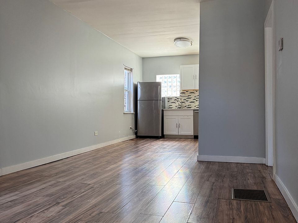 1st image of 2037 W 19th St #Ch