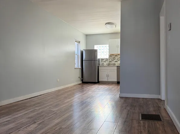 2037 W 19th St, Chicago, IL