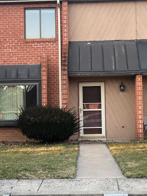 3 bed, 2.5 bath, 1750 sqft, $2,495 — Photo 3