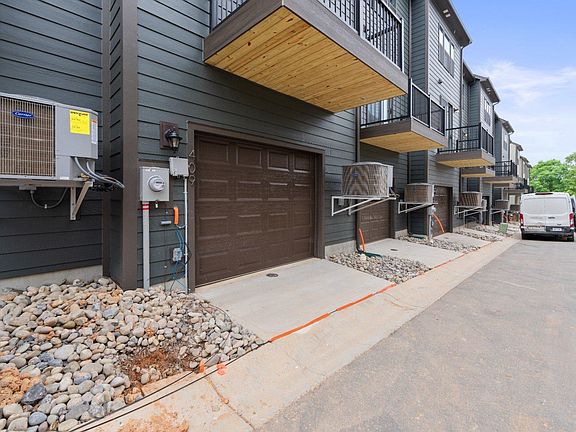 5th image of 409 Spearfield Ln