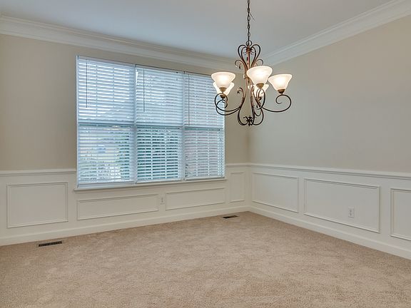 4th image of 5104 Wells Dr