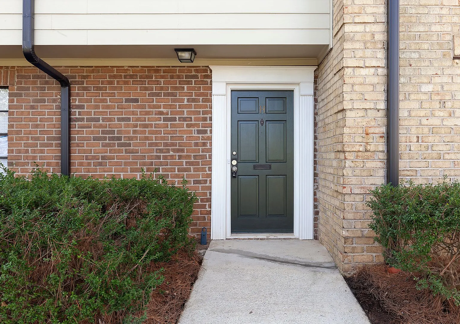 2 Bed 2.5 Bath In Atlanta! Security Deposit Is Negotiable! — Photo 2