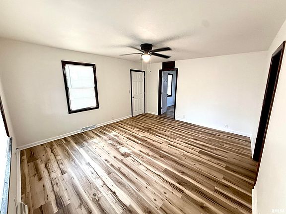 3rd image of 700 N 17th St
