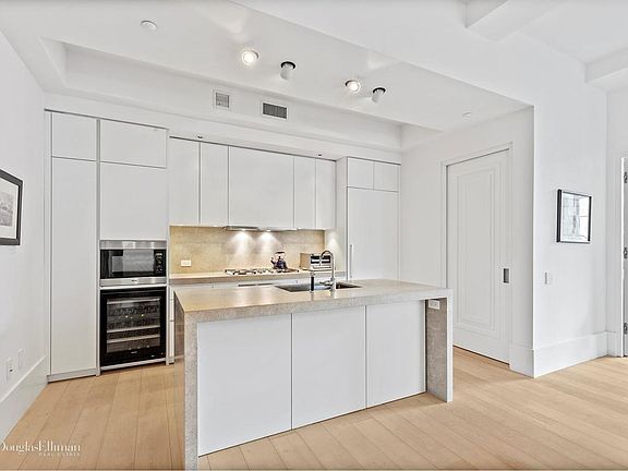 3rd image of 404 Park Ave S APT 5C