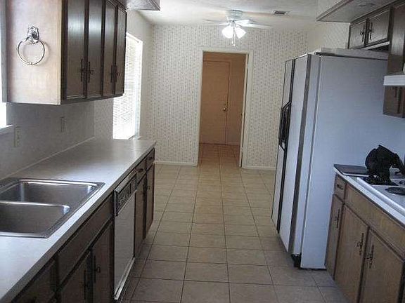 5th image of 1130 Monterrey Dr