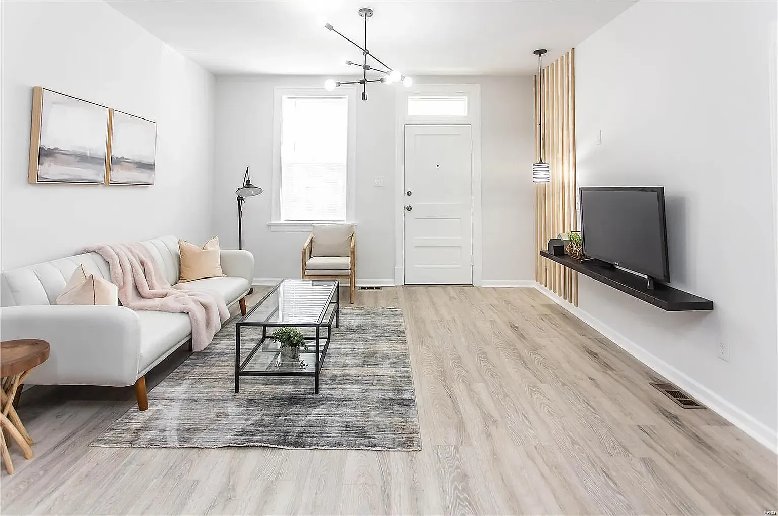 2 bed, 904 sqft, $1,750 — Photo 2
