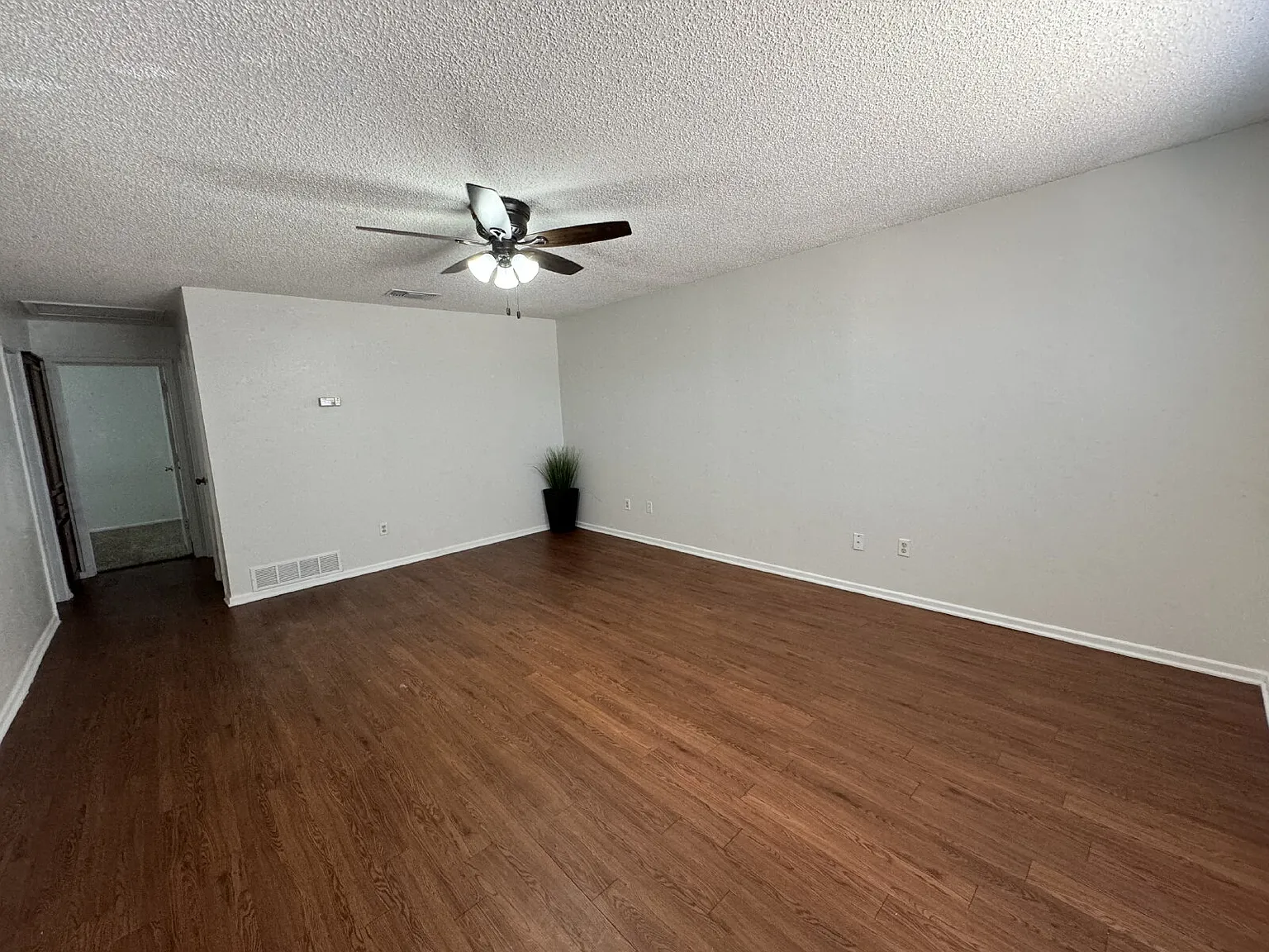 2 bed, 1.0 bath, 850 sqft, $850 — Photo 2
