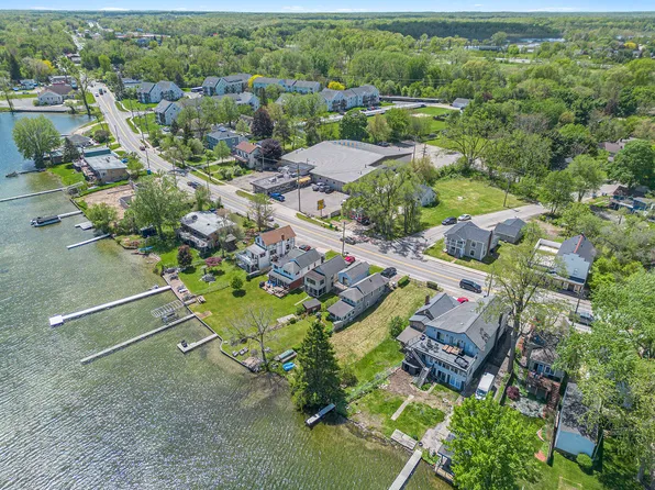 9510 Main St, Whitmore Lake, MI 48189