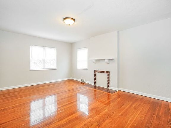 2nd image of 1048 Berkeley Rd #D