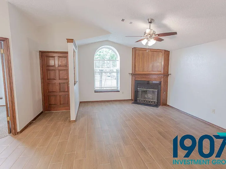 2102 Briarcliff Dr — Photo 5