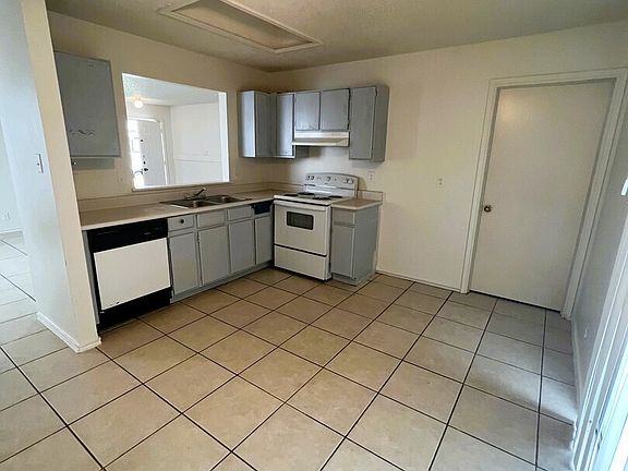 4th image of 9638 Green Plains Dr
