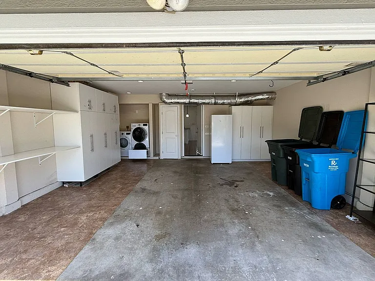 704 Newport Cir — Photo 19
