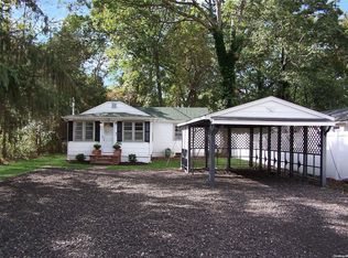 92 Westfield Rd, Coram, NY 11727