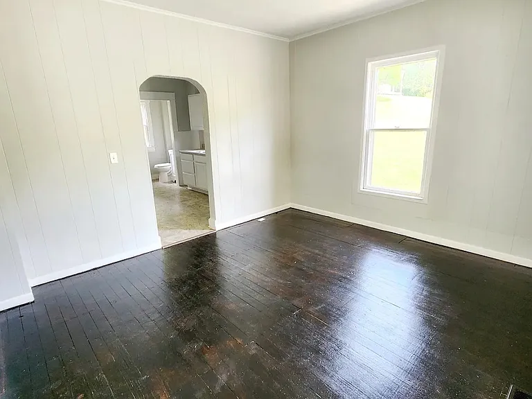 2370 Lagonda Ave — Photo 6