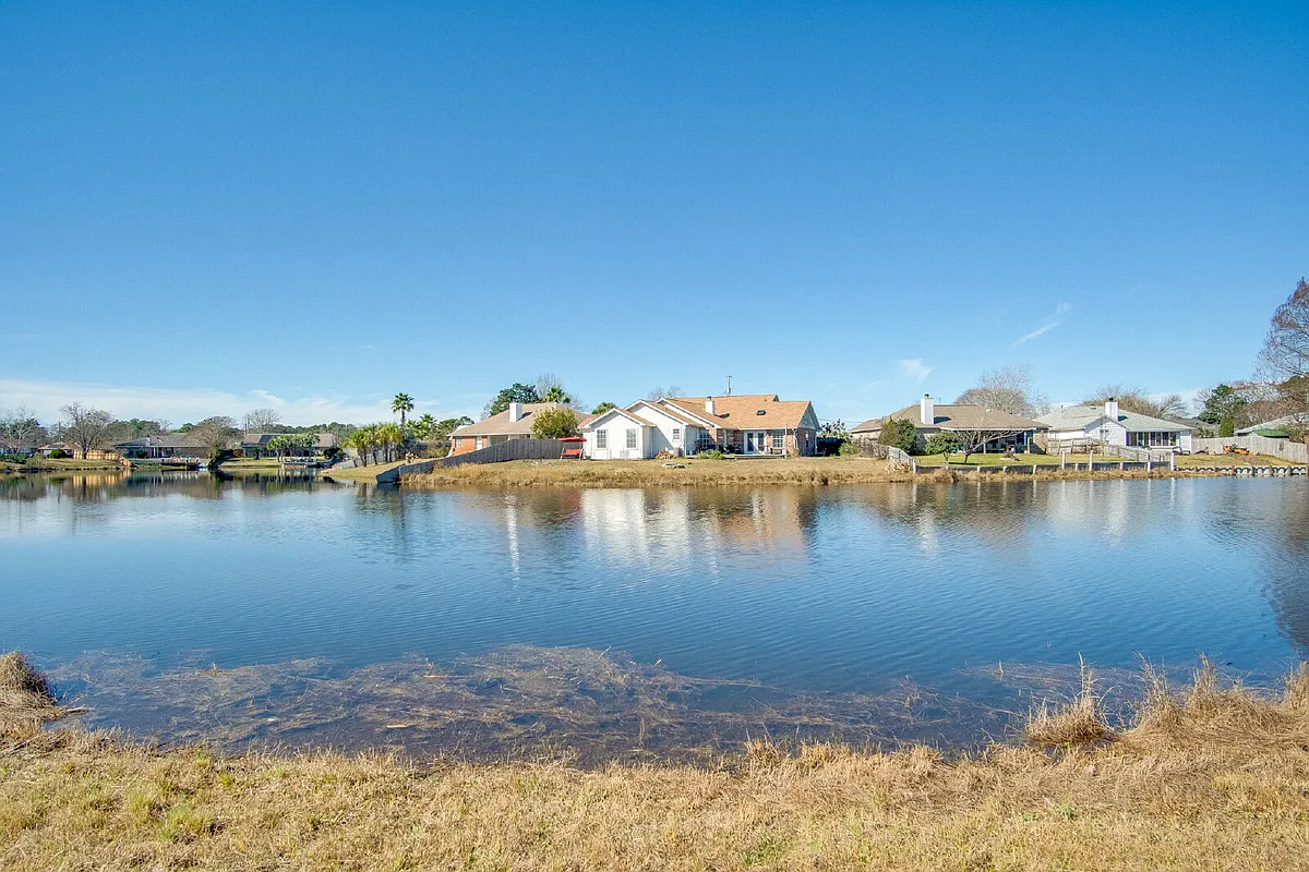 Building Photo - 9880 Creet Cir