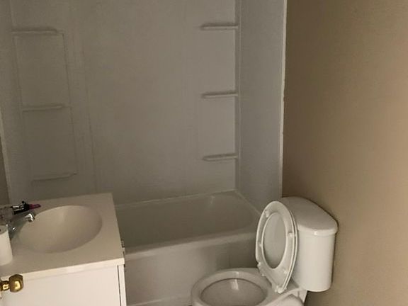 5th image of 501 Cherry Ave APT 2