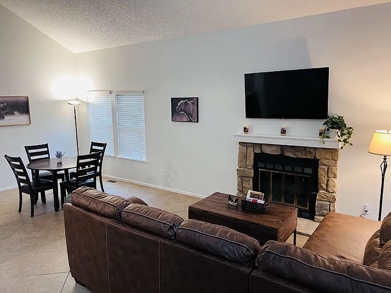 754 Crown Point Dr — Photo 4