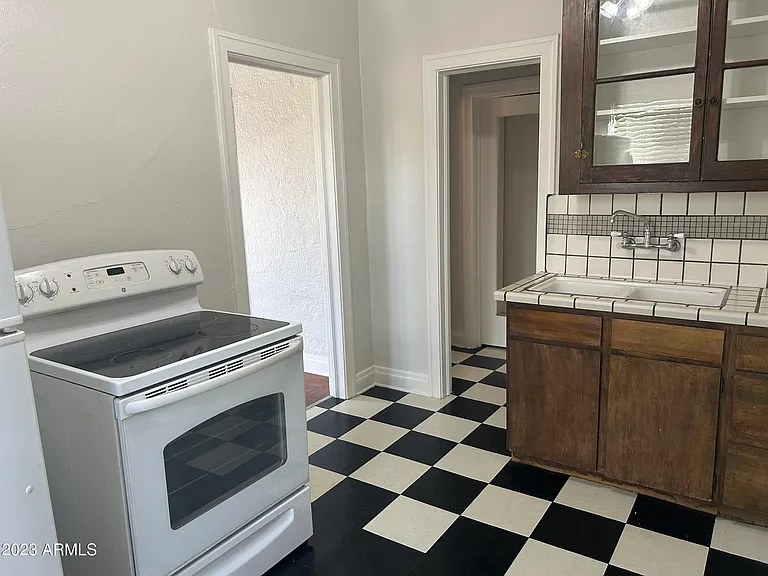 902 E Palm Ln #4 — Photo 15