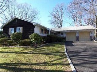 8 Gaigal Dr, Nesconset, NY 11767