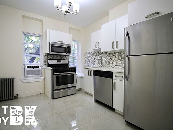 2nd image of 311 Van Buren St #3D