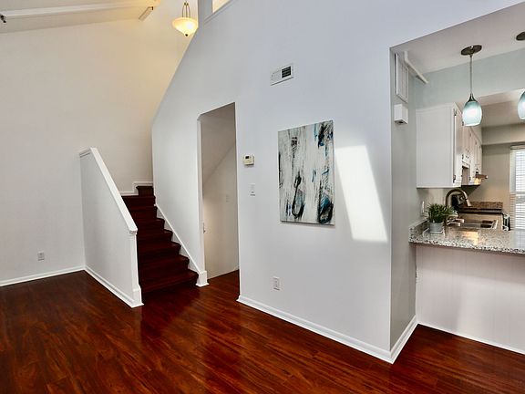 5th image of 409 33rd St APT B