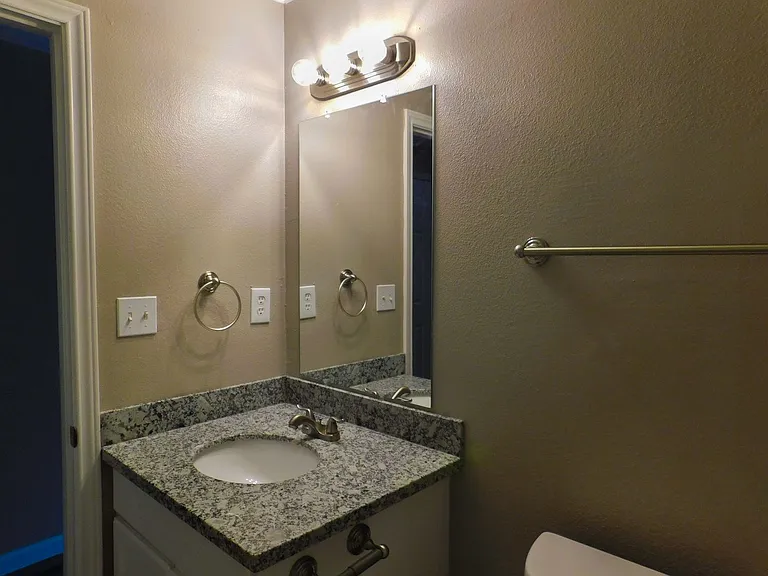 107 Varsity Dr — Photo 28