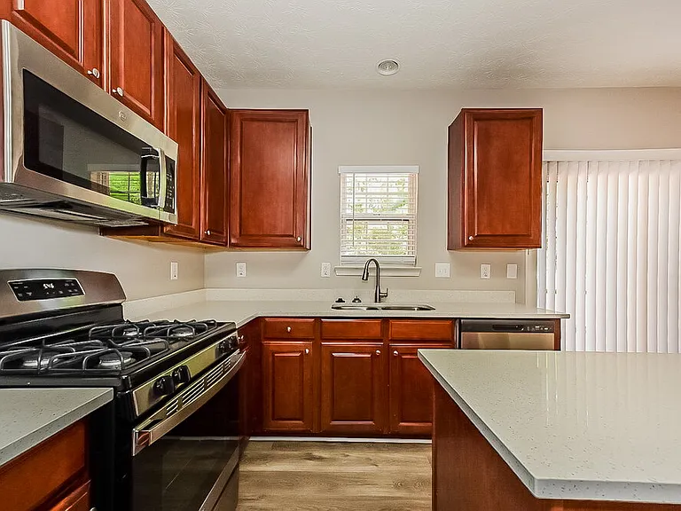 135 Greenland Dr — Photo 9