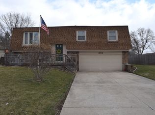 304 Arrowhead Dr, Shorewood, IL