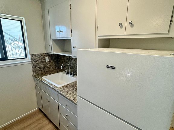4th image of 4211 Moraga St #3