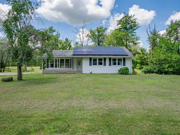 1471 Woods Ln, Centralia, IL 62801