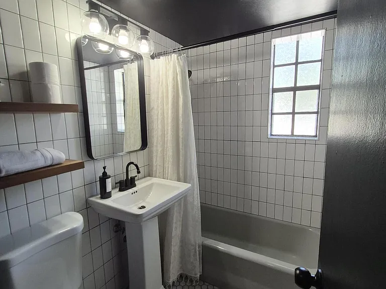 1007 SE 2nd Ct #8 — Photo 8