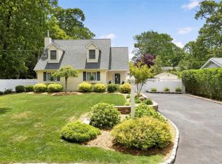 185 Old Neck Rd, Center Moriches, NY 11934