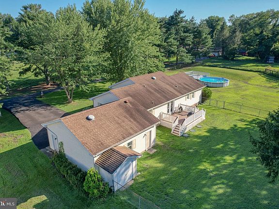 5th image of 90 Shelterwood Ln