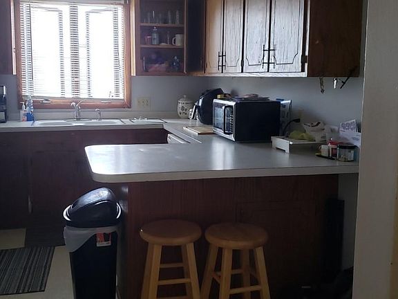 2nd image of 231 W 14th St #B