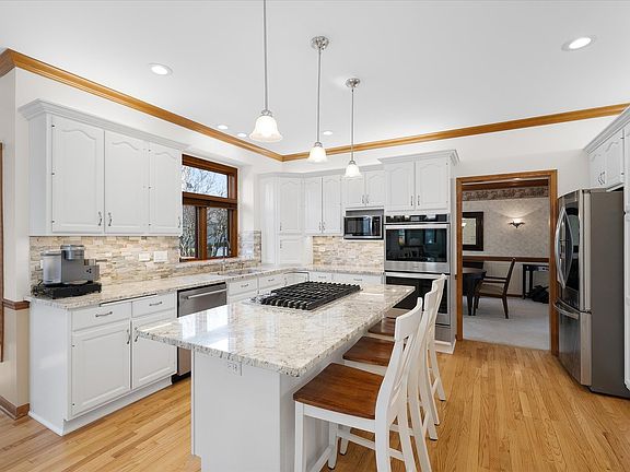 4th image of 1555 Branford Ln